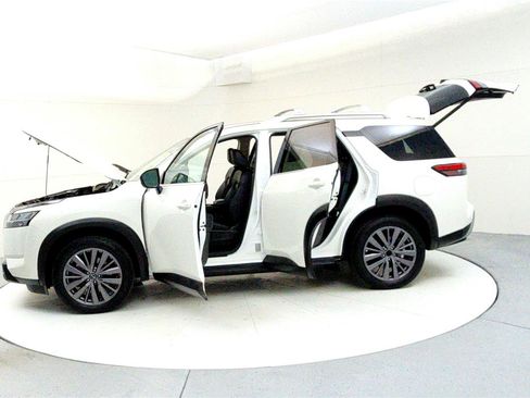 Used 2023 Nissan Pathfinder SL w/ SL Premium Package image 10