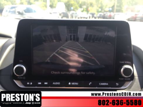Used 2025 Nissan Rogue SV AWD/4WD image 17