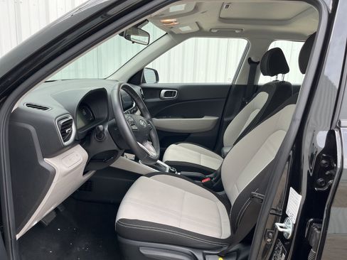 Used 2025 Hyundai Venue SEL FWD image 8