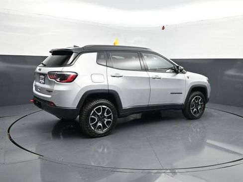 New 2026 Jeep Compass Trailhawk w/ Sun, Sound & Navigation Group AWD/4WD image 9