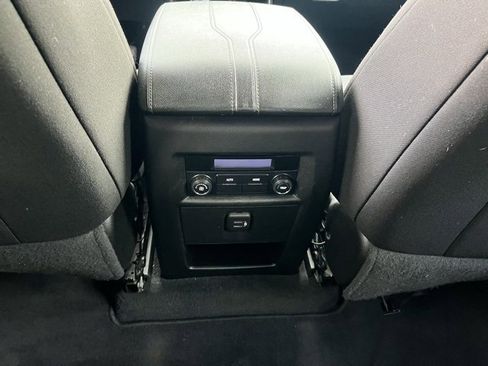 Used 2022 Chevrolet Traverse LT image 23