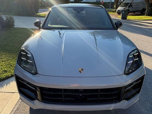 Used 2025 Porsche Cayenne GTS AWD/4WD image 2