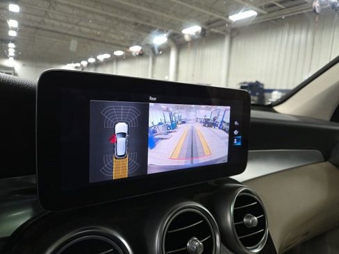 Used 2022 Mercedes-Benz GLC 300 4MATIC image 11