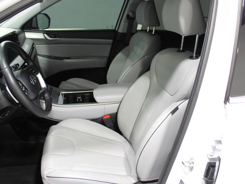 Used 2025 Hyundai Palisade SEL FWD image 3