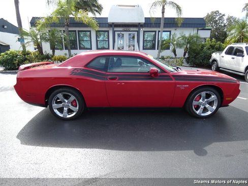 Used 2011 Dodge Challenger SE image 2