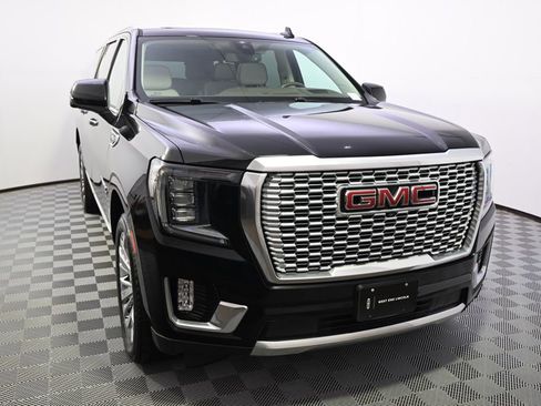 Used 2022 GMC Yukon XL Denali image 9