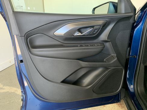 Used 2022 GMC Terrain SLE w/ Driver Convenience Package image 16