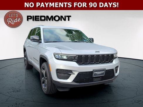 New 2025 Jeep Grand Cherokee Altitude image 4