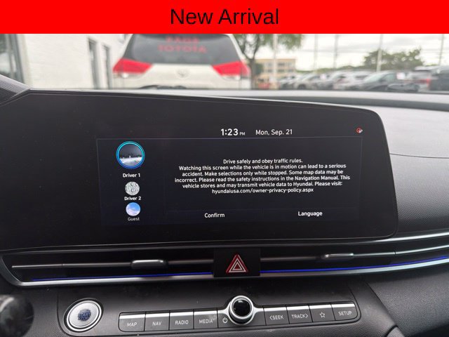 Used 2022 Hyundai Elantra Limited FWD image 7