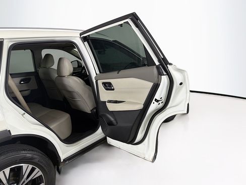 Used 2022 Nissan Rogue SV w/ SV Premium Package FWD image 30