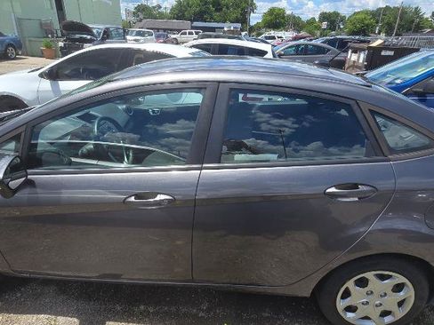 Used 2014 Ford Fiesta SE FWD image 9