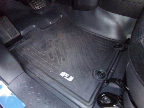 Used 2011 Toyota FJ Cruiser 4WD w/ Convenience Pkg image 82