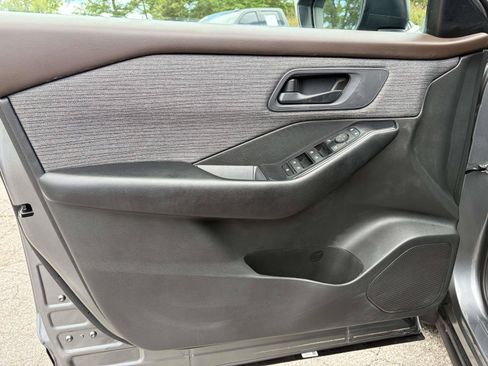 Used 2023 Nissan Rogue S FWD image 5