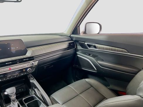 Certified 2025 Kia Telluride EX w/ EX Captain's Chair Package FWD image 25