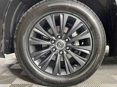 Used 2023 Lexus GX 460 Premium w/ Accessory Package AWD/4WD image 11
