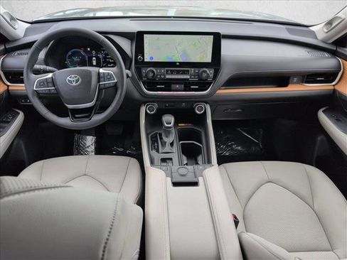 Used 2025 Toyota Grand Highlander AWD Hybrid image 19
