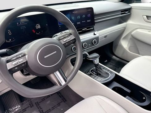 Certified 2024 Hyundai Kona SE image 9