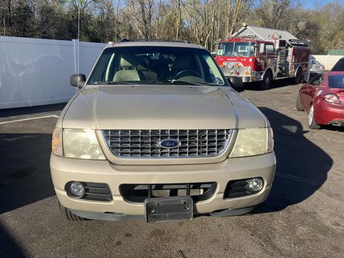 Used 2004 Ford Explorer Sport XLT image 4