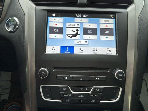Used 2018 Ford Fusion SE w/ Fusion SE Technology Package FWD image 22