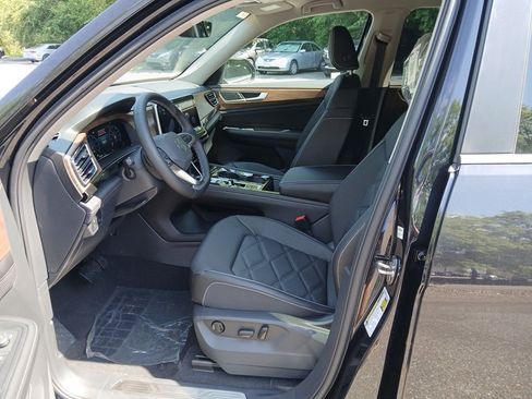 New 2025 Volkswagen Atlas SE image 9