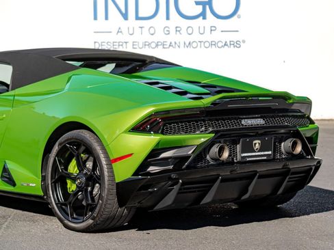 Used 2020 Lamborghini Huracan EVO image 12