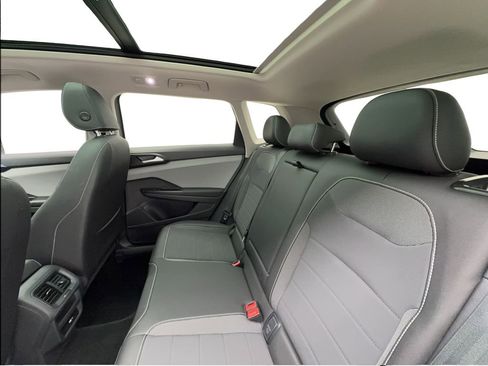 Used 2023 Volkswagen Taos SE w/ Panoramic Sunroof Package FWD image 25