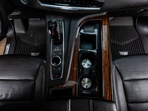 Used 2023 Cadillac Escalade Premium Luxury RWD image 18