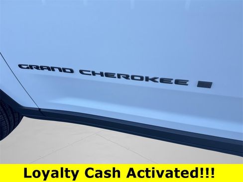 New 2025 Jeep Grand Cherokee Altitude image 27