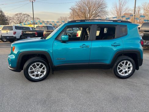 Used 2019 Jeep Renegade Latitude w/ Cold Weather Group image 3