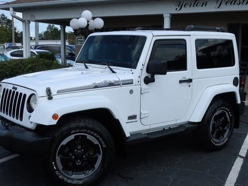 Used 2014 Jeep Wrangler Sahara AWD/4WD image 10