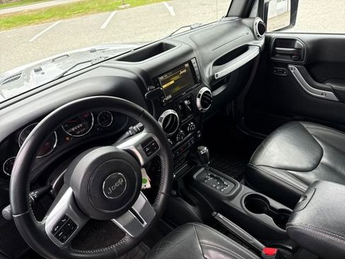 Used 2016 Jeep Wrangler Unlimited Rubicon AWD/4WD image 12