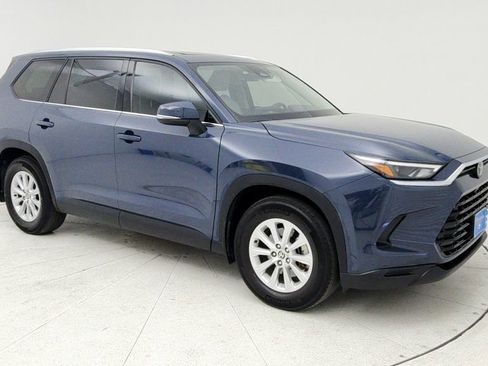 Used 2024 Toyota Grand Highlander XLE image 1