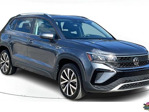 Certified 2022 Volkswagen Taos SE w/ Panoramic Sunroof Package image 1