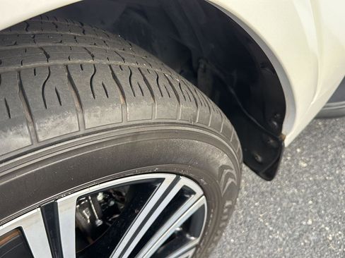 Used 2023 Lexus LX 600 4WD w/ Luxury Package image 38