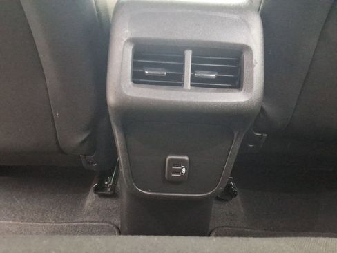 Used 2023 Chevrolet Equinox LT image 24