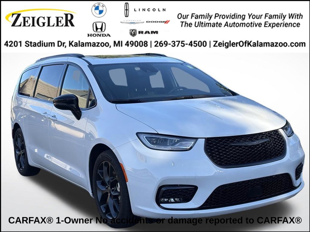 Used 2026 Chrysler Pacifica Limited w/ S Appearance Package FWD image 1