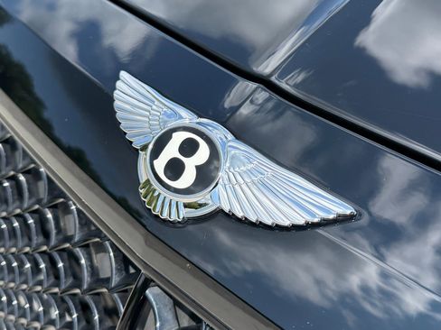 Used 2018 Bentley Bentayga AWD/4WD image 40