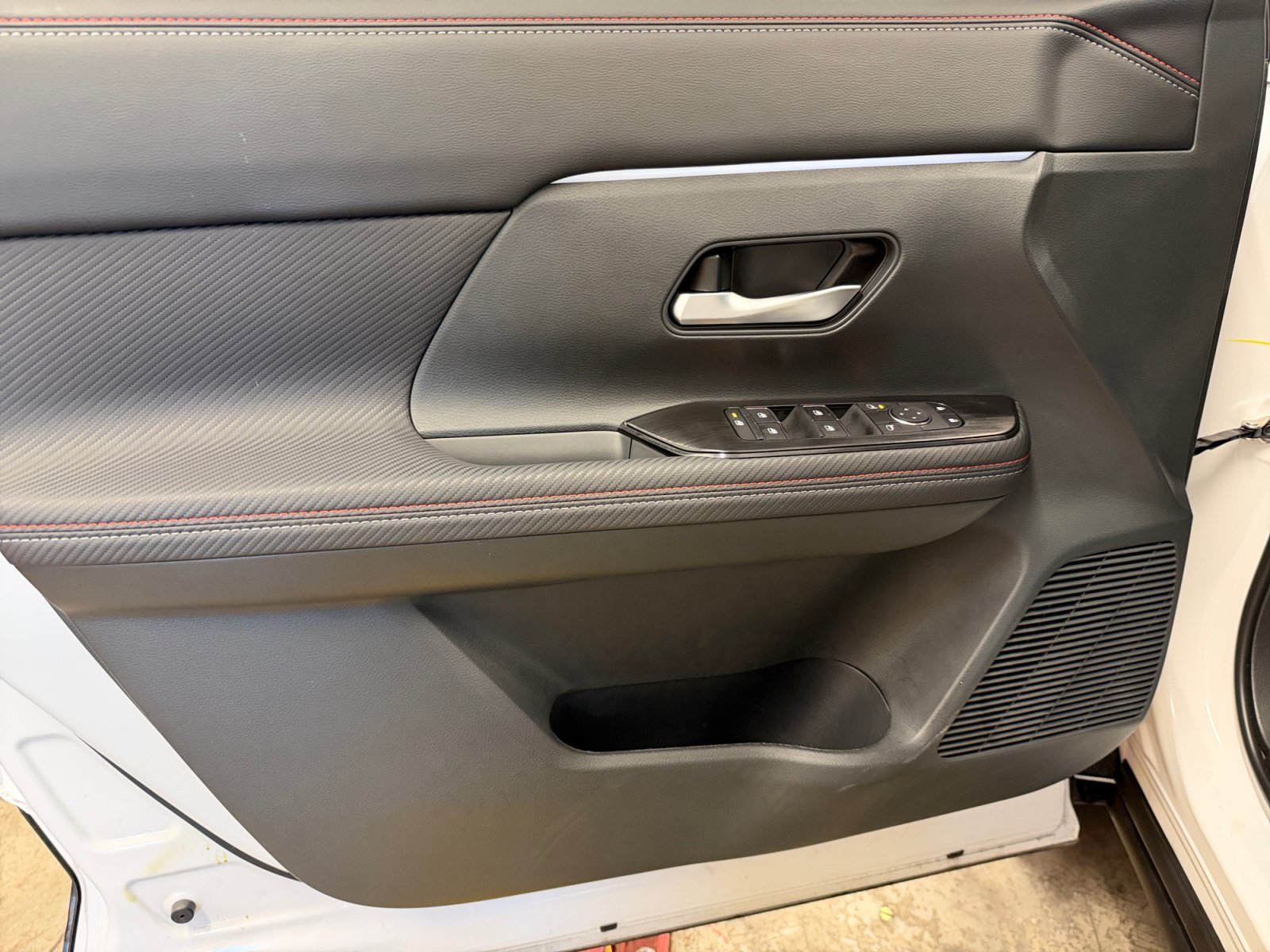 Used 2026 Nissan Kicks SR FWD image 27