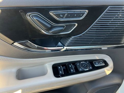 Used 2022 Lincoln Corsair Standard Sport Utility w/ Premium Package image 18