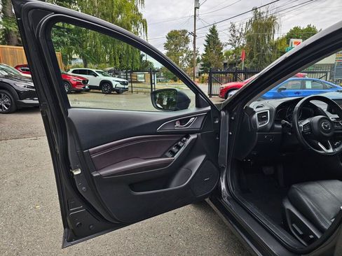 Used 2018 MAZDA MAZDA3 Grand Touring FWD image 19