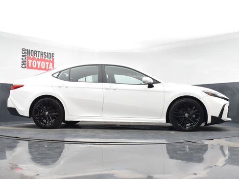 Used 2025 Toyota Camry SE image 28