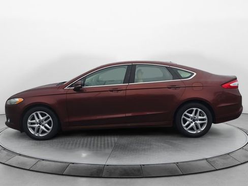 Used 2016 Ford Fusion SE w/ Equipment Group 202A image 2