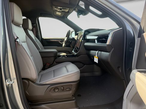 New 2026 GMC Yukon XL Elevation w/ LPO, Floor Liner Package image 17