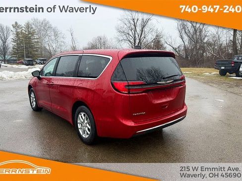 New 2026 Chrysler Pacifica Select image 5
