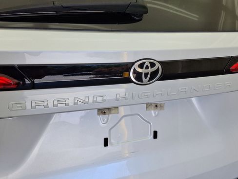 Certified 2024 Toyota Grand Highlander XLE image 24