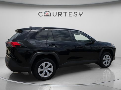 Certified 2025 Toyota RAV4 LE FWD image 5
