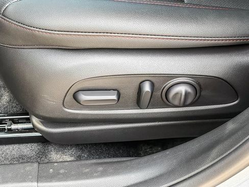 Used 2026 Chevrolet Trax RS FWD image 46