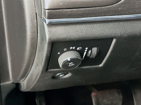 Used 2018 Jeep Grand Cherokee Limited image 17