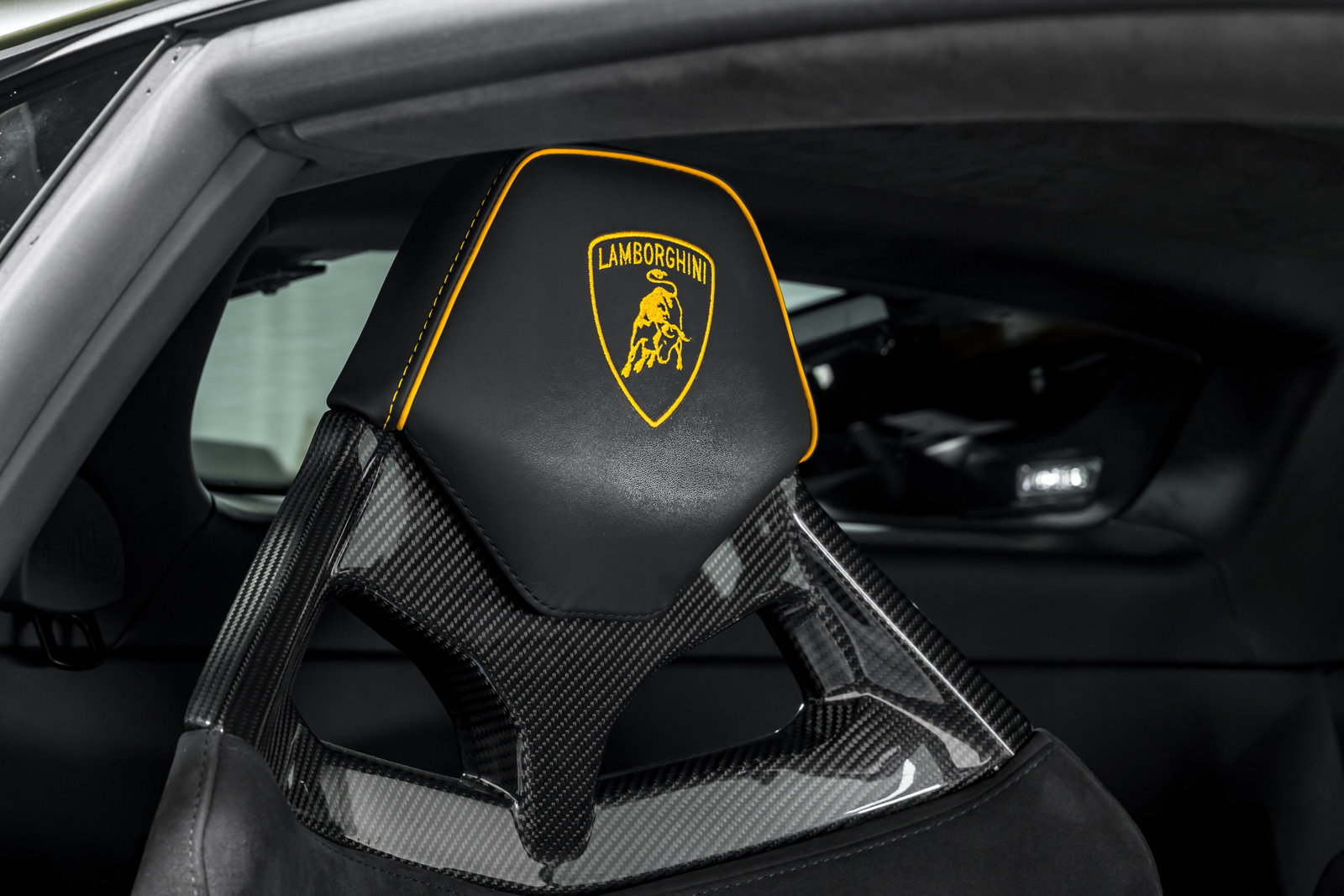 Used 2022 Lamborghini Huracan EVO RWD image 37