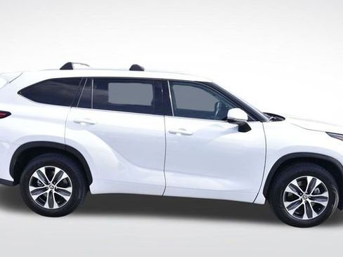 Certified 2022 Toyota Highlander XLE image 5